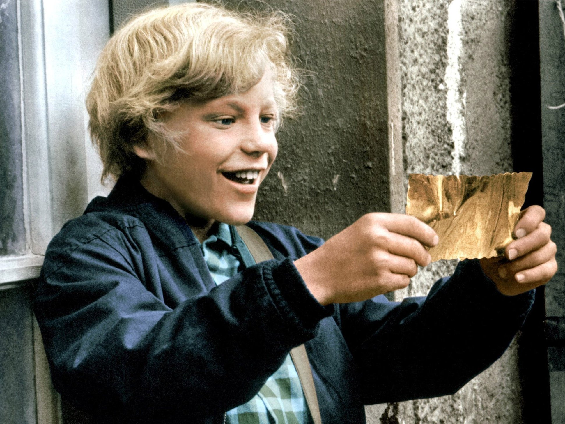 Charlie Gets a Golden Ticket - Willy Wonka and the Chocolate Factory